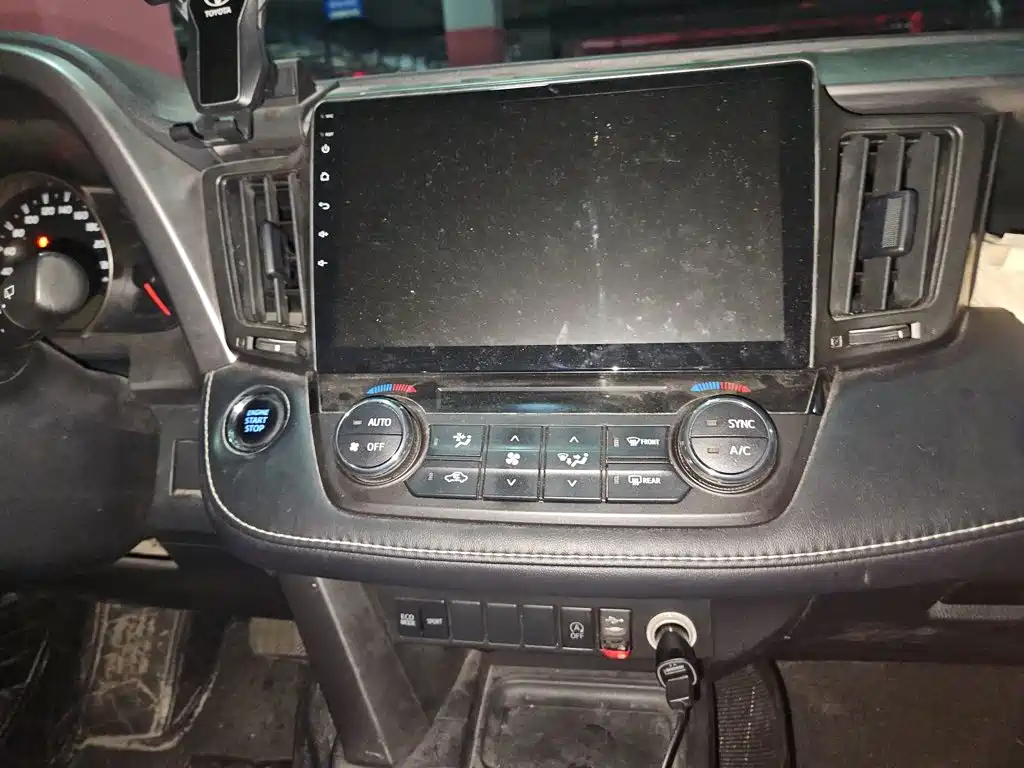 Toyota RAV4 — миниатюра 9