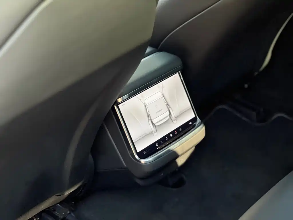 Tesla Model S — миниатюра 11