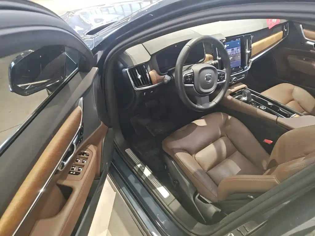 Volvo S90 — миниатюра 16