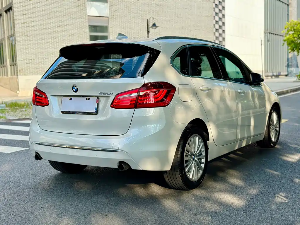 BMW 2 Series Active Tourer (Import) — миниатюра 6