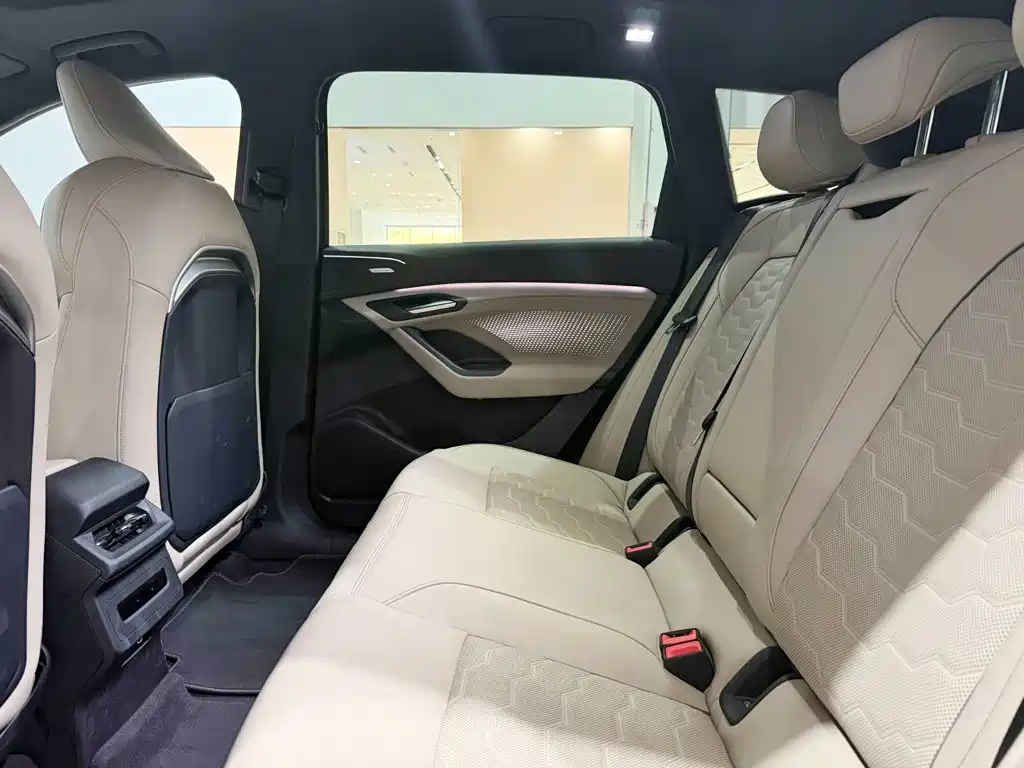 Audi Q6L e-tron — миниатюра 11