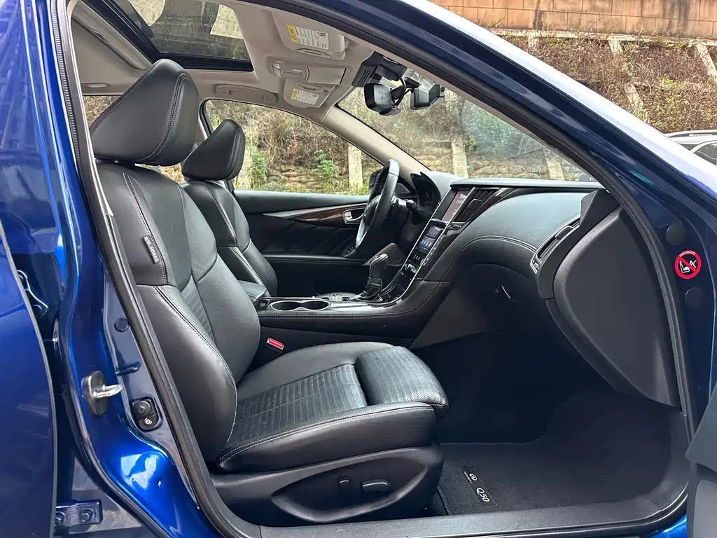 INFINITI Q50L