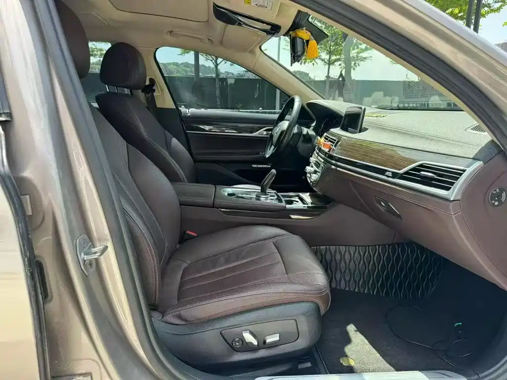BMW 7 Series 7 2016 730Li Lead