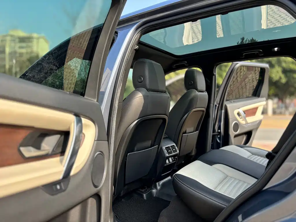 LAND ROVER DISCOVER SPORTS