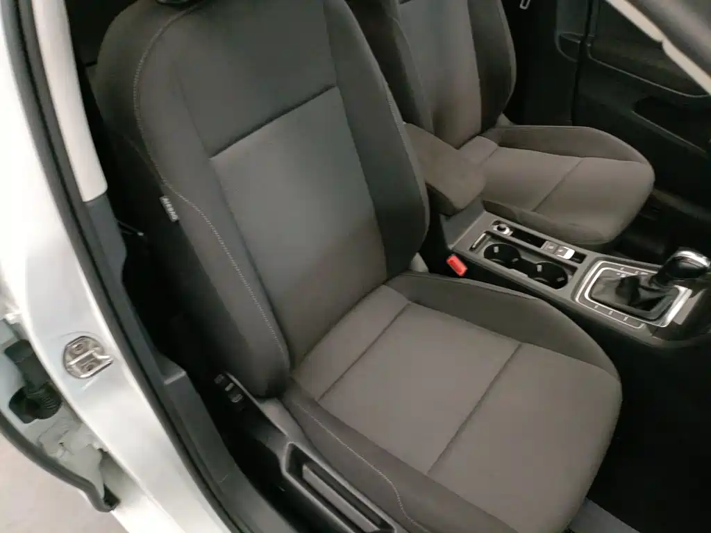 Volkswagen Golf — миниатюра 25