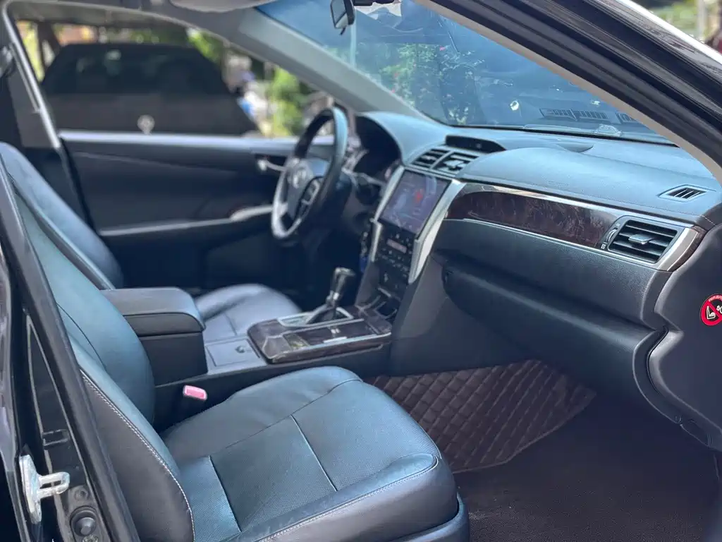 Toyota Camry — миниатюра 13