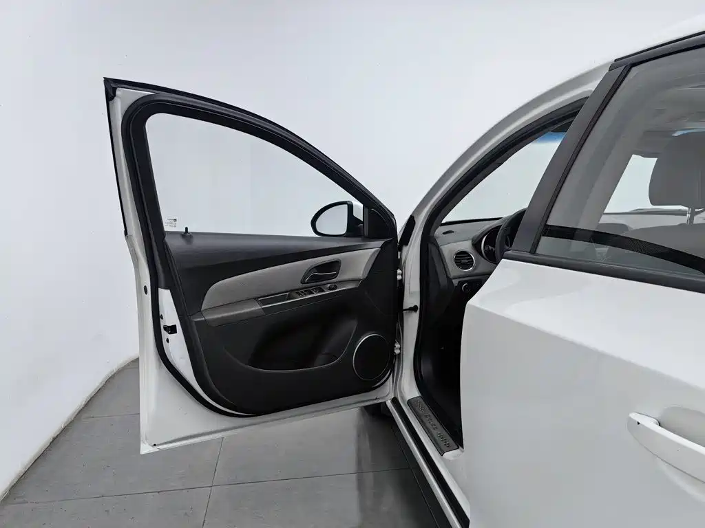 Chevrolet Cruze — миниатюра 8