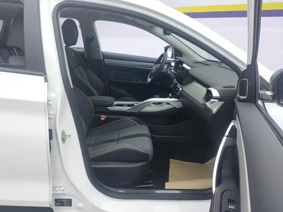 Geely Binyue — миниатюра 8