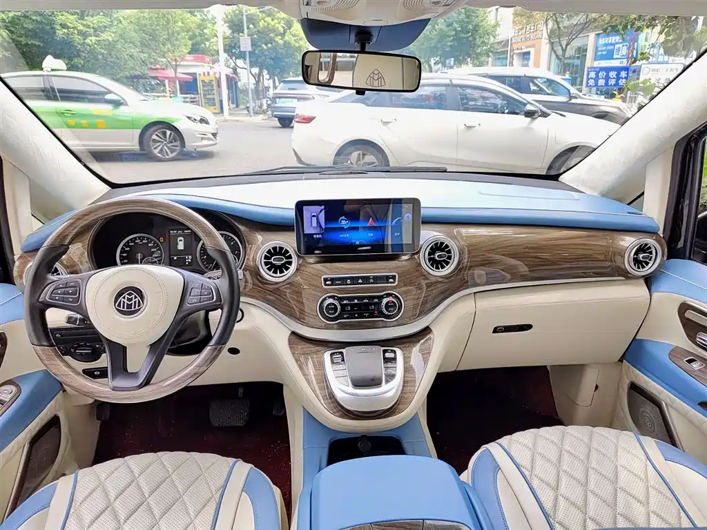 Mercedes-Benz Vito 2021 2.0T 7 мест