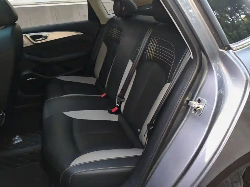 Roewe i6 MAX New Energy — миниатюра 17