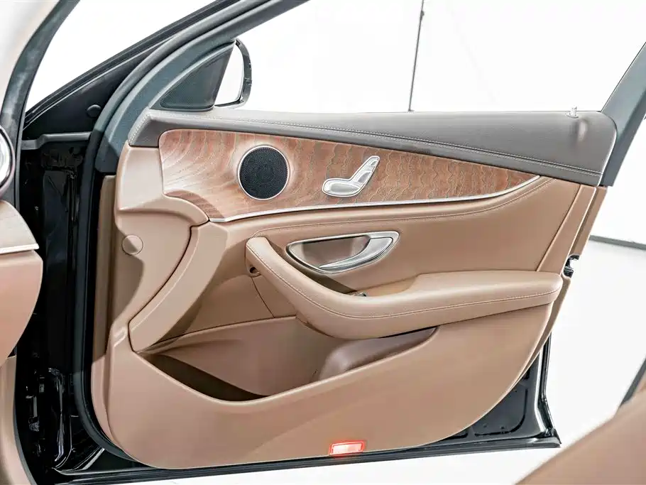 Mercedes-Benz E-Class 2022 — фото 13