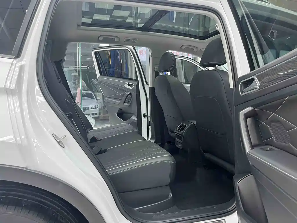 Volkswagen Tiguan L — миниатюра 13