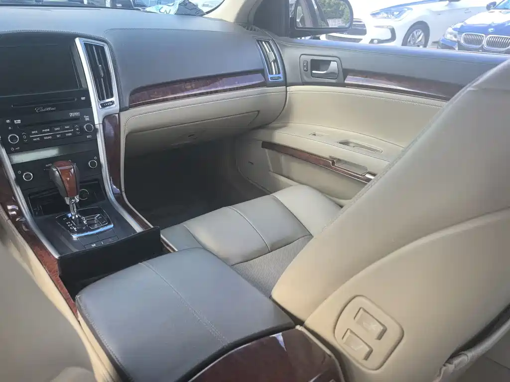 Cadillac SLS — миниатюра 9