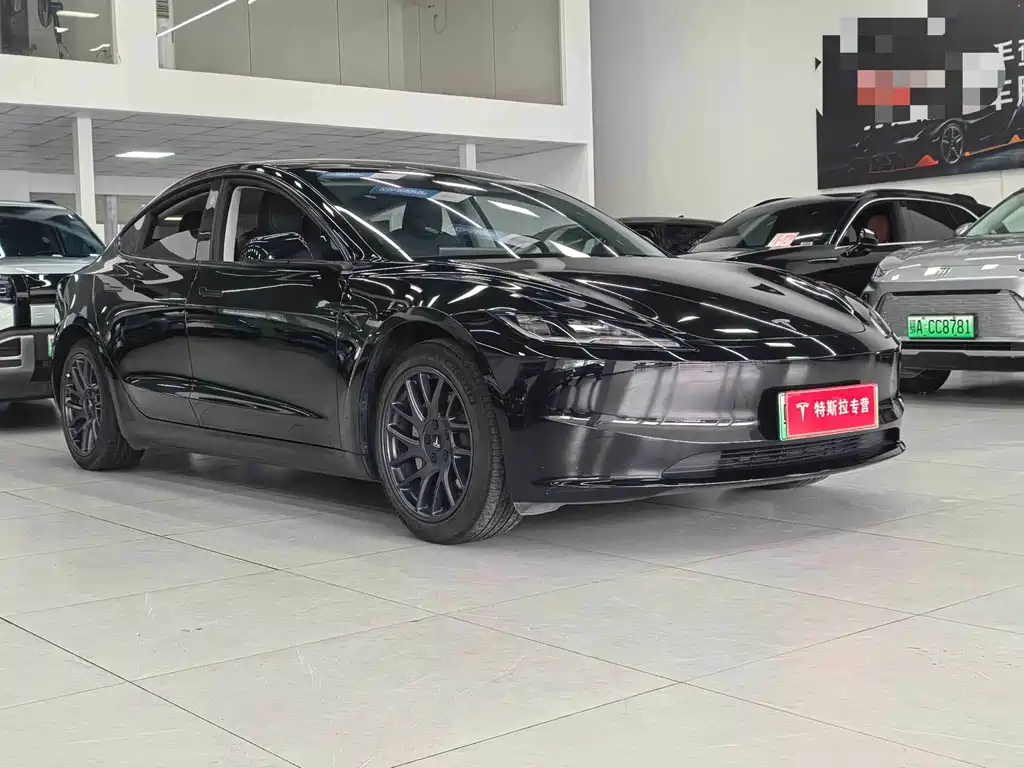 Tesla Model 3 — миниатюра 3