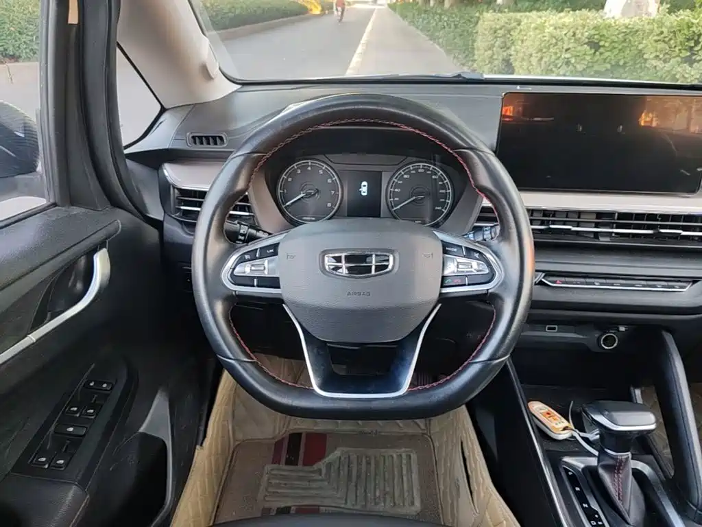 Geely Vision X3 2021 — фото 10