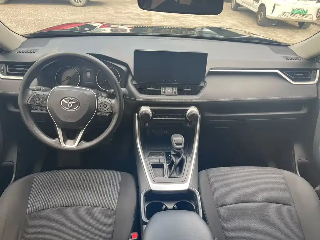 Toyota RAV4 — миниатюра 5