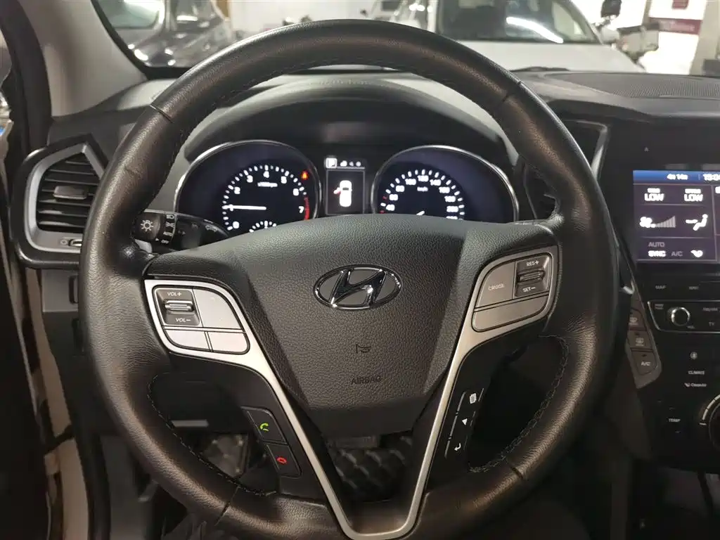 Hyundai Santa Fe 2017 2.0T AT 7 мест