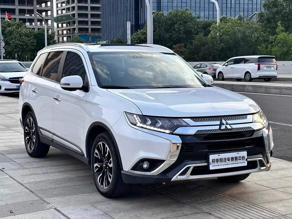 MITSUBISHI OUTLANDER