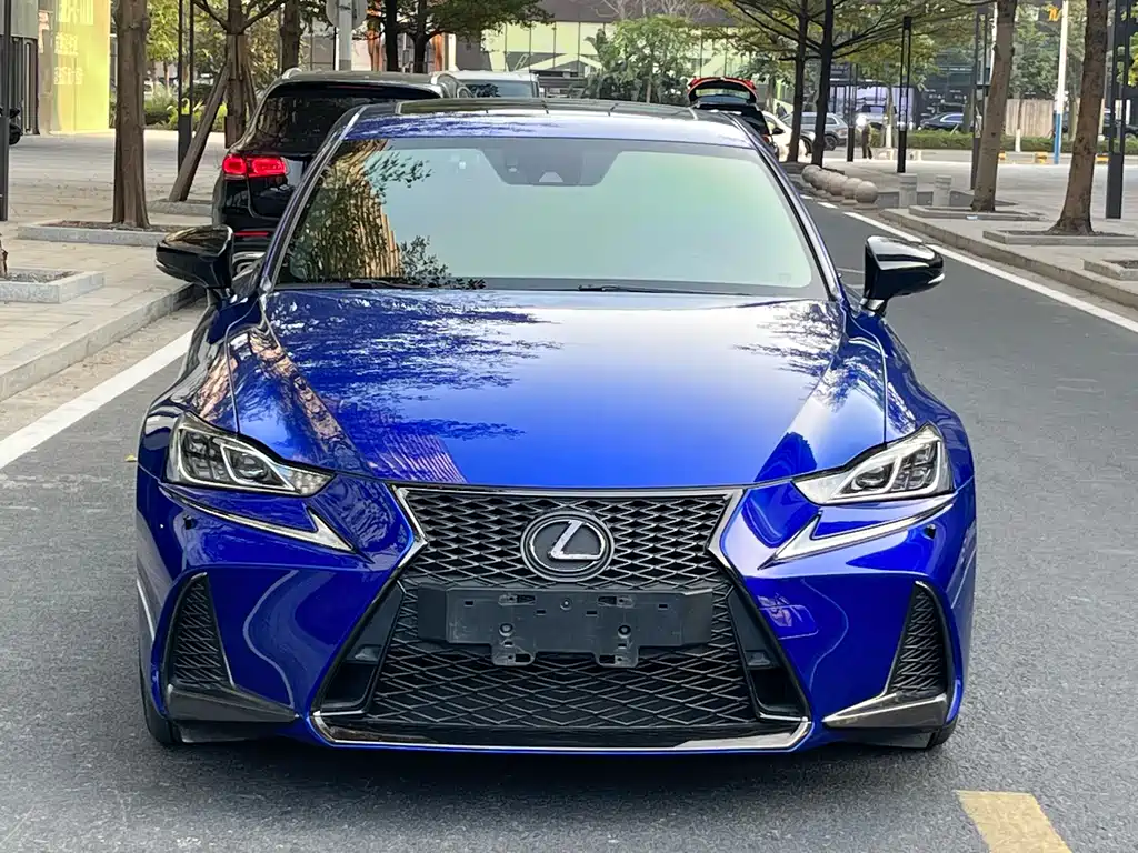 LEXUS IS