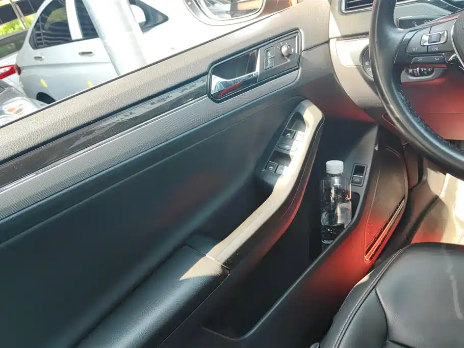 Volkswagen Sagitar 2018 280TSI DSG Luxury