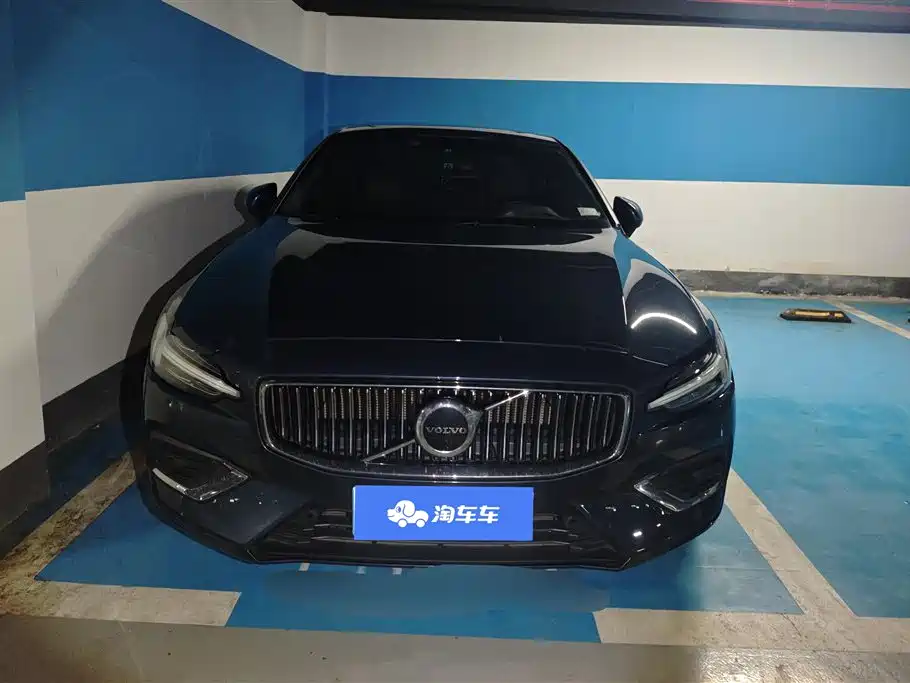 Volvo S60 2023 B4 Luxury