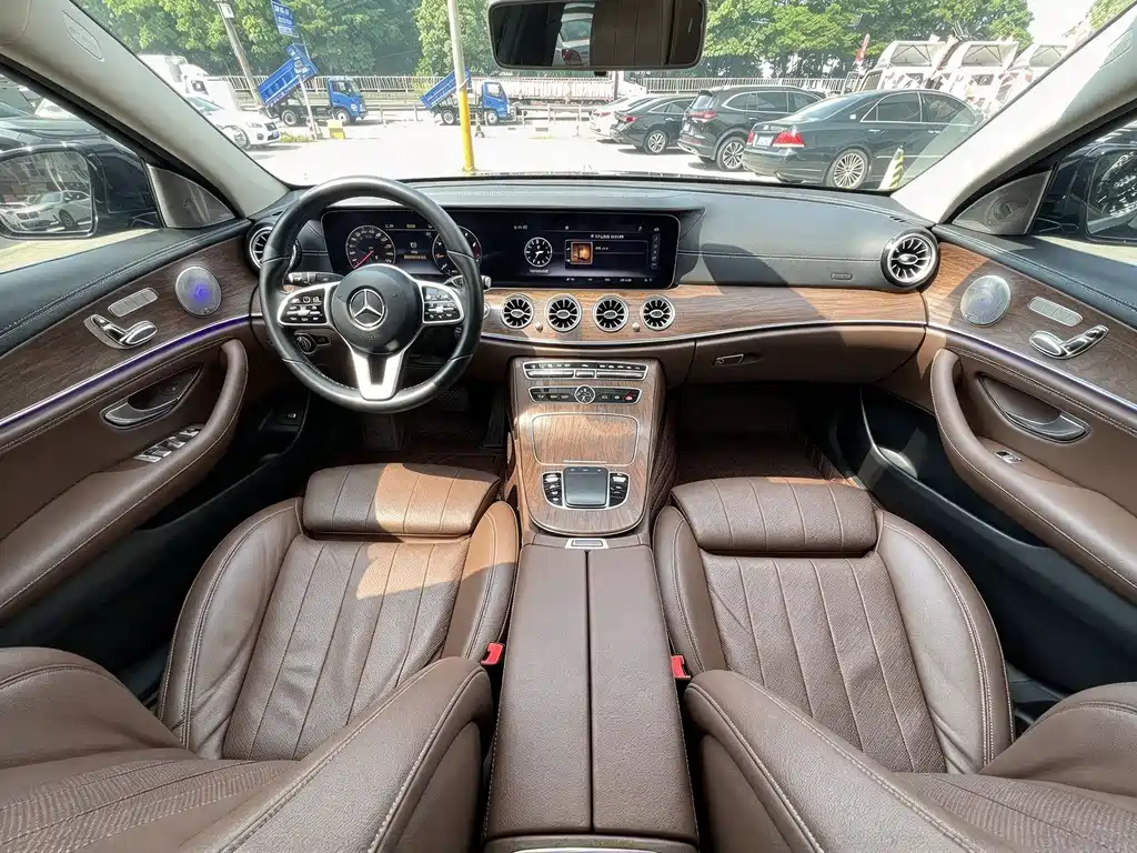 Mercedes-Benz E-Class — миниатюра 9