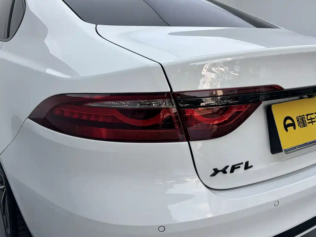Jaguar XFL — миниатюра 11