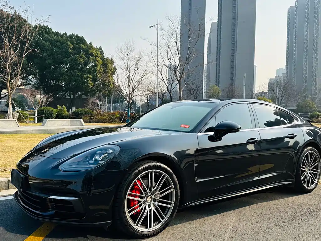 PORSCHE PANAMERA