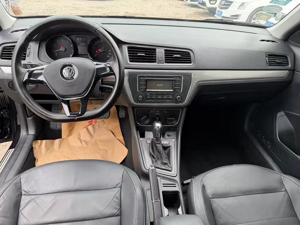 Volkswagen Lavida 2015 1.6L AT Comfort
