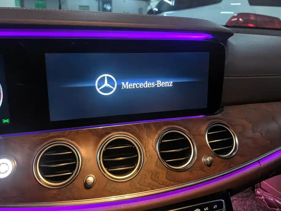 Mercedes-Benz E-Class — миниатюра 13