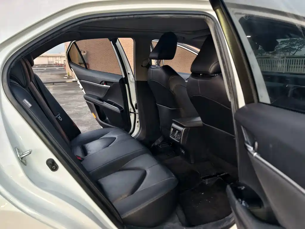 Toyota Camry — миниатюра 11
