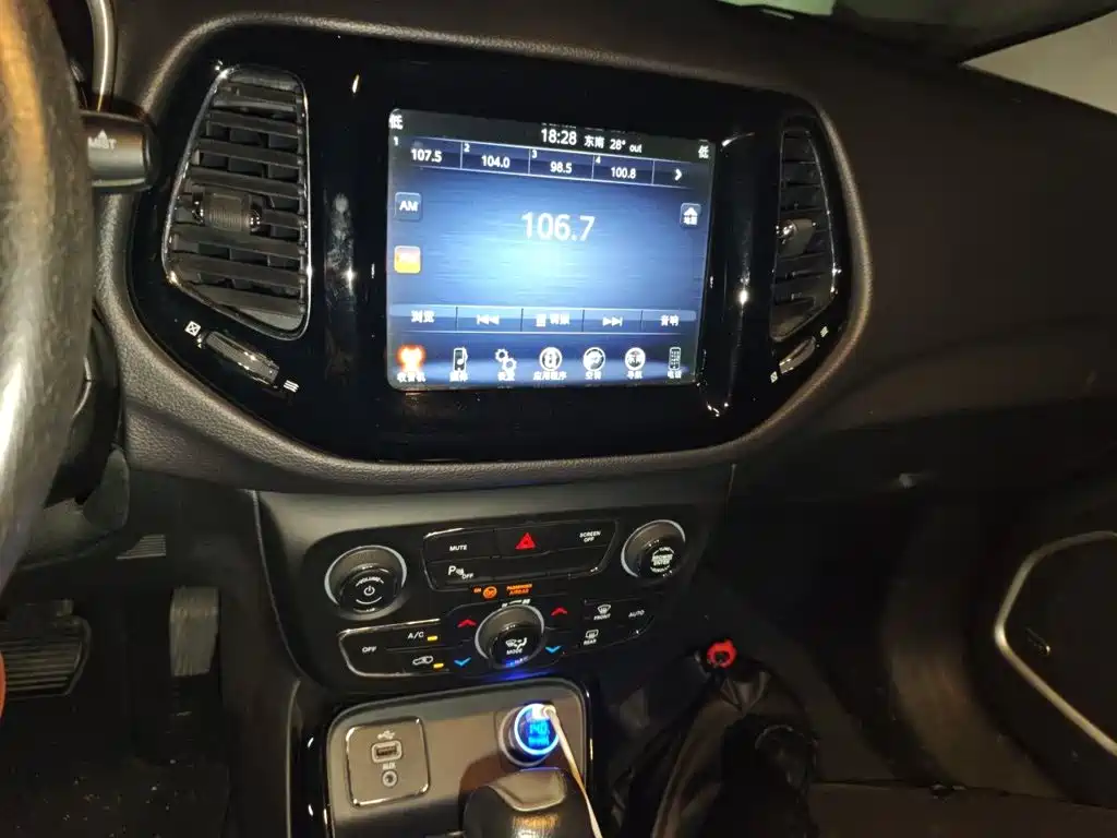 Jeep Compass — миниатюра 10