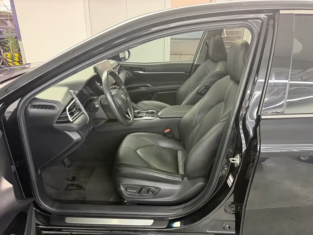 Toyota Camry — миниатюра 8