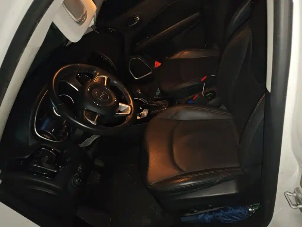 Jeep Compass — миниатюра 12