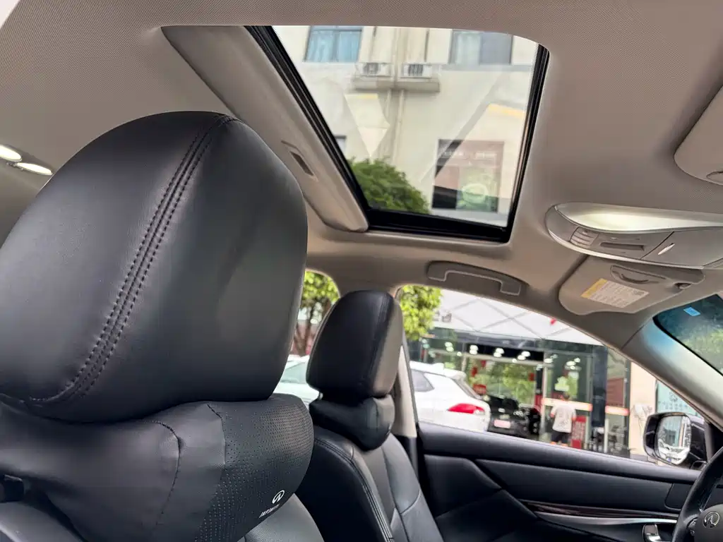 Infiniti Q70 — миниатюра 14
