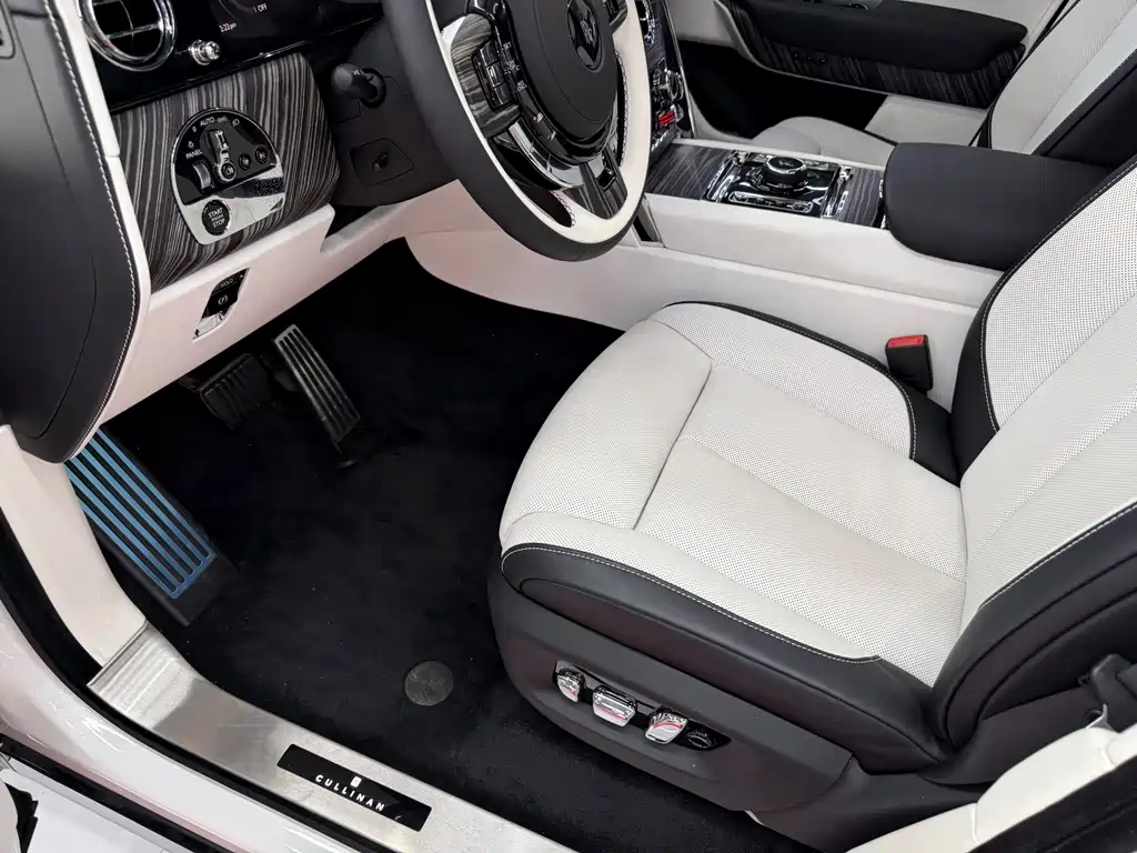 Rolls-Royce Cullinan 2026 6.7T AT