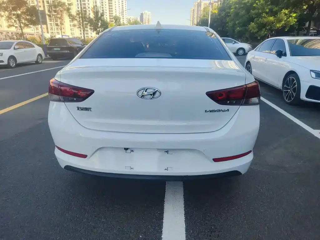 Hyundai Verna — миниатюра 6