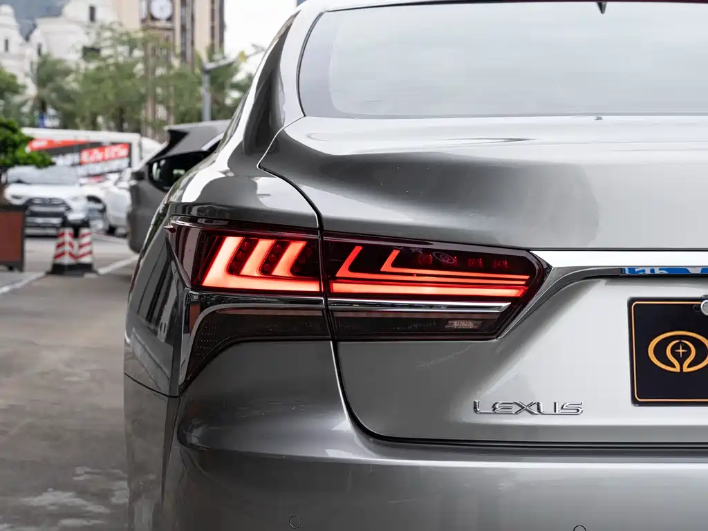 Lexus LS 2018 500h Luxury V