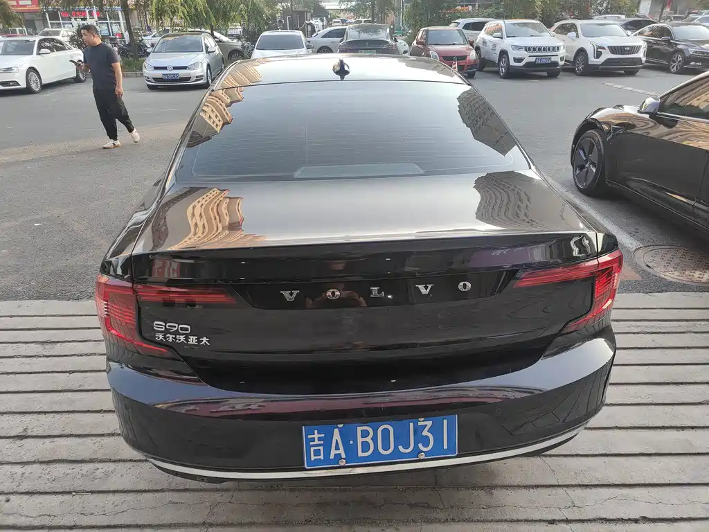 Volvo S90 — миниатюра 8