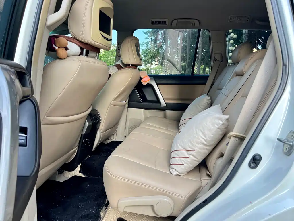 Toyota Land Cruiser Prado 2010 2.7L AT Luxury