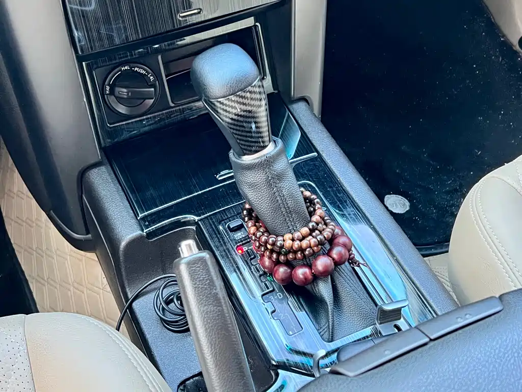 Toyota Land Cruiser Prado 2010 2.7L AT Luxury