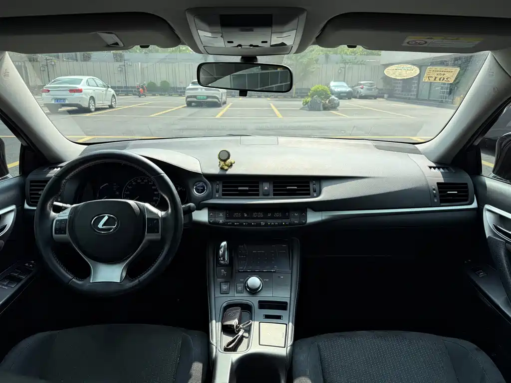 Lexus CT — миниатюра 12