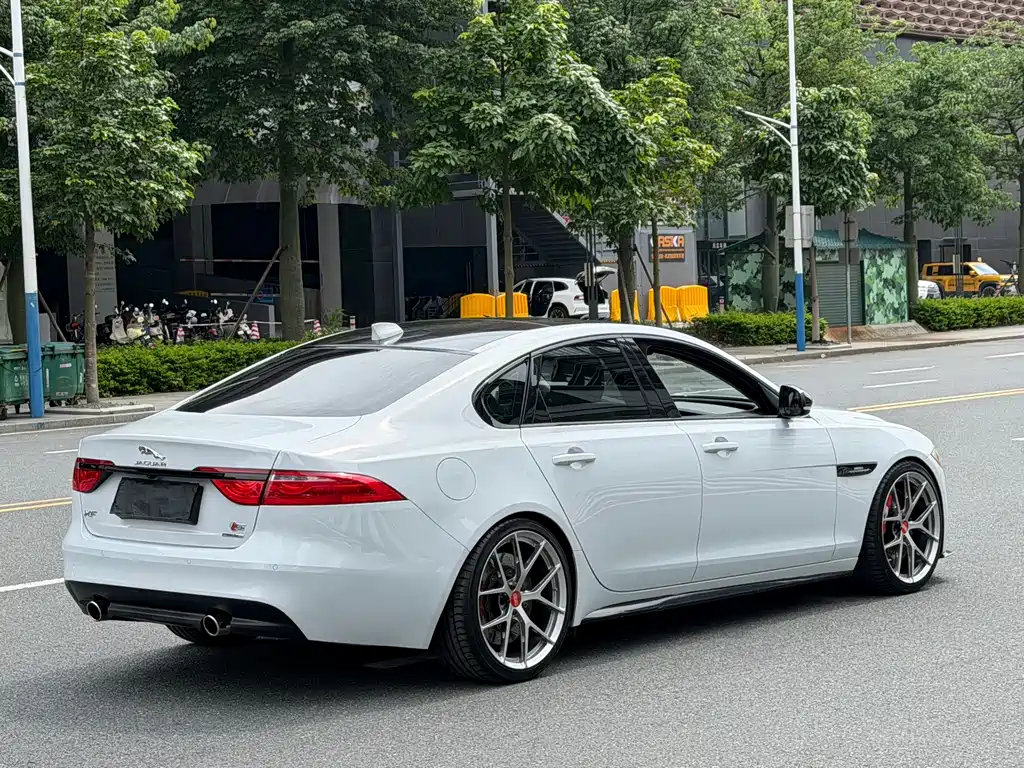 Jaguar XF 2016 XF 3.0 SC R-Sport Sport