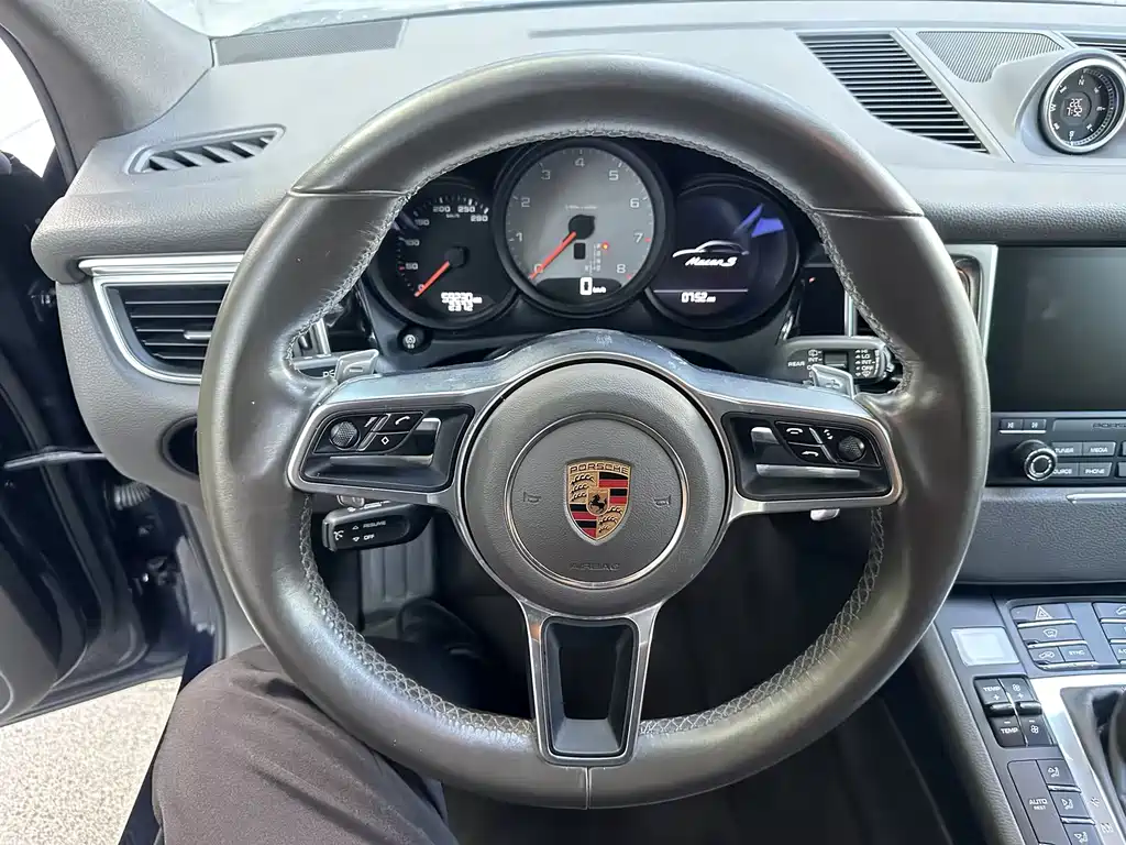 Porsche Macan — миниатюра 14