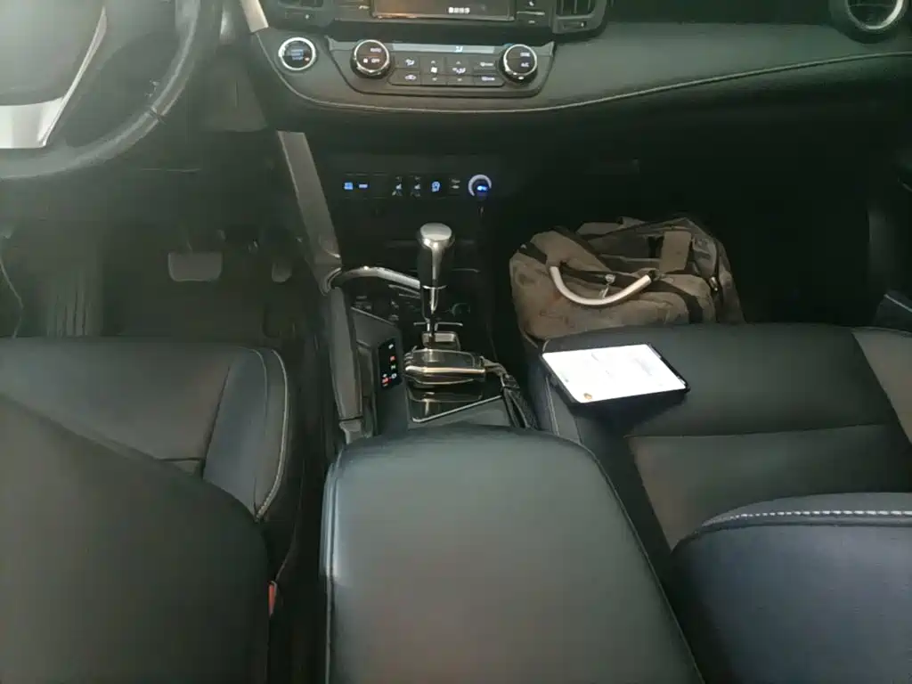 Toyota RAV4 — миниатюра 14