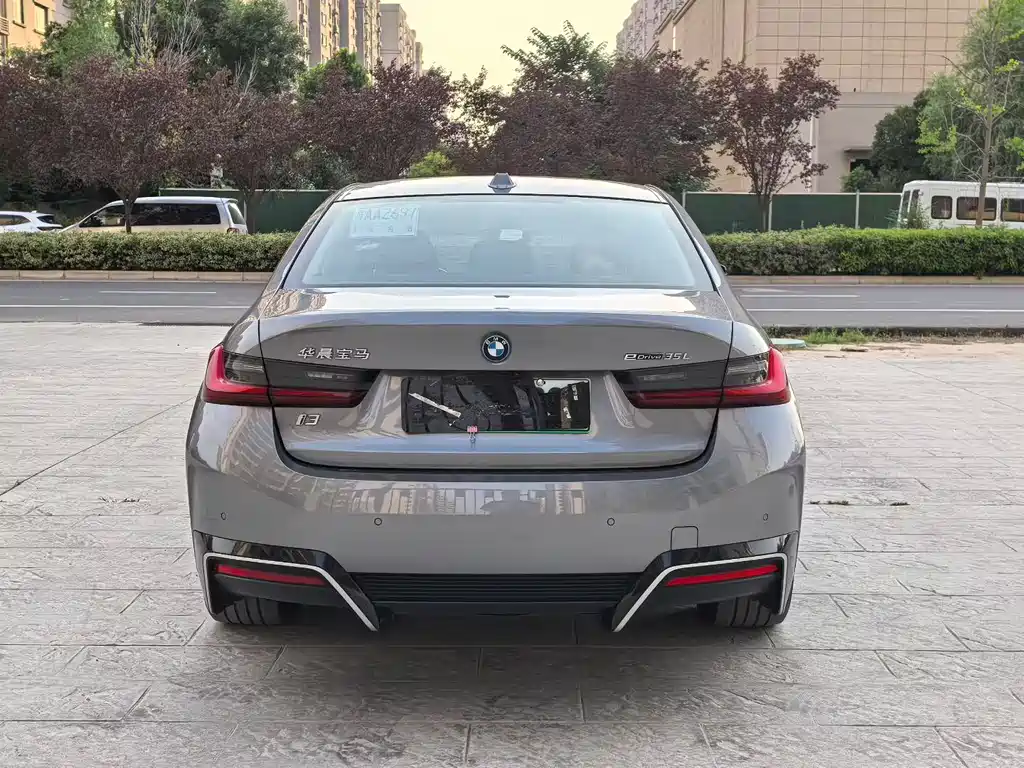 BMW i3 2022 eDrive 35 L