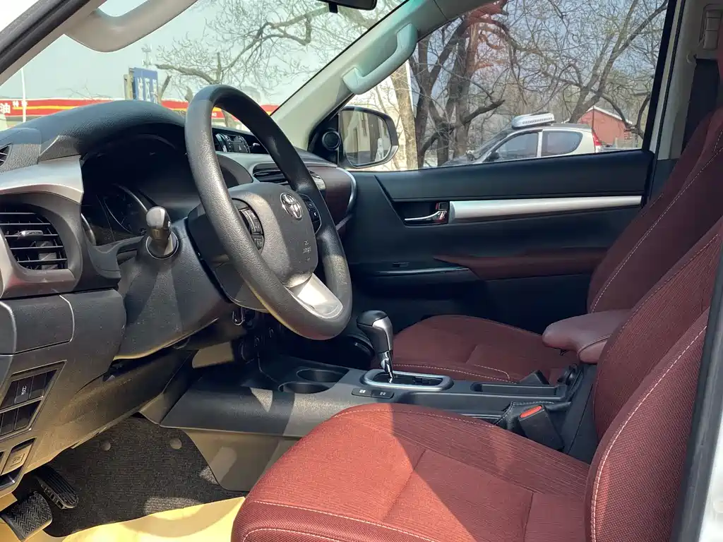 Toyota Hilux 2019 2.7L AT