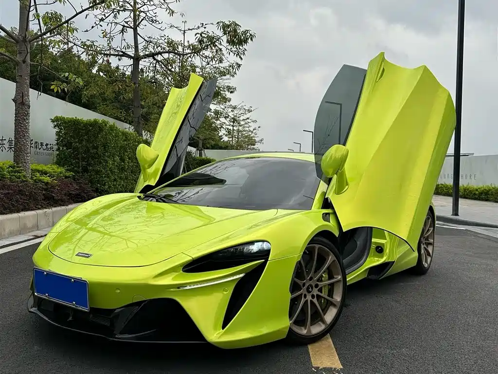 McLaren Artura 2025