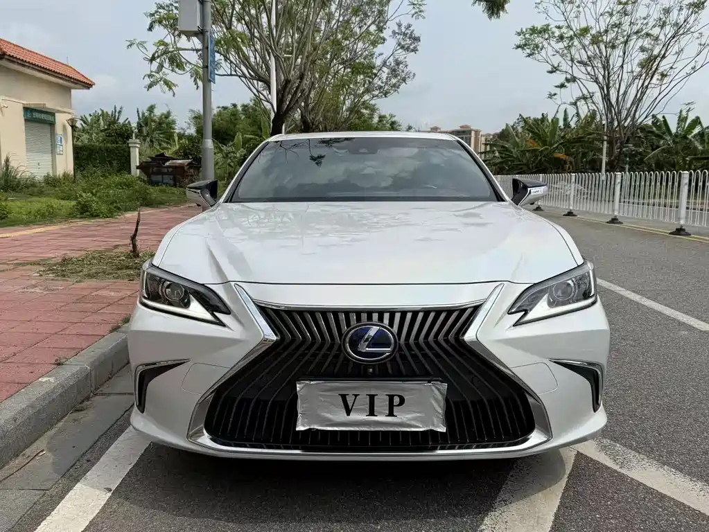 Lexus ES 2018 300h V