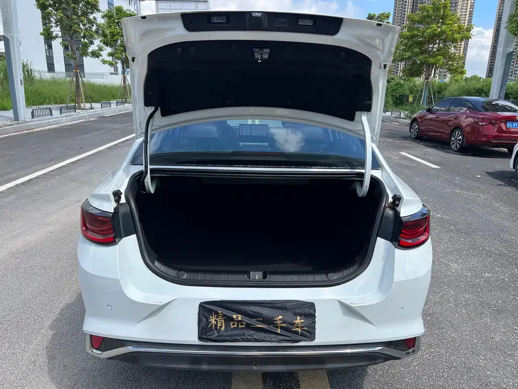 Geely Emgrand L — миниатюра 12